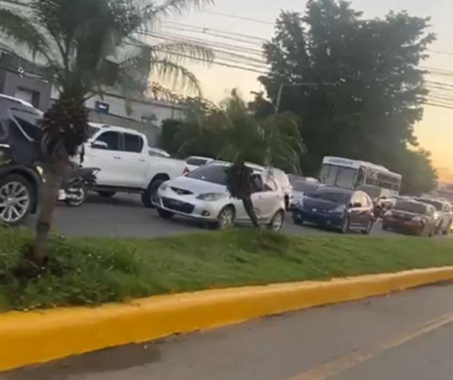 Usuarios reportaron congestión en el tránsito