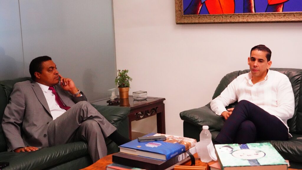 Director de Senasa, Edward Guzmán y el director del periódico El Día, hablan de retos de la institución tras reciente crisis. Chaimy Soriano