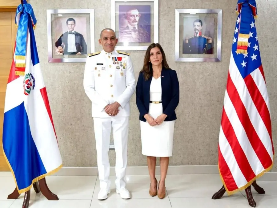 Embajadora y DNCD