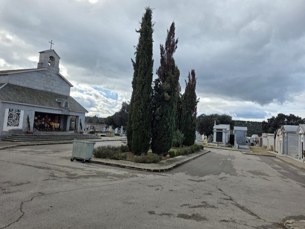 Entrada al cementerio de El Pardo