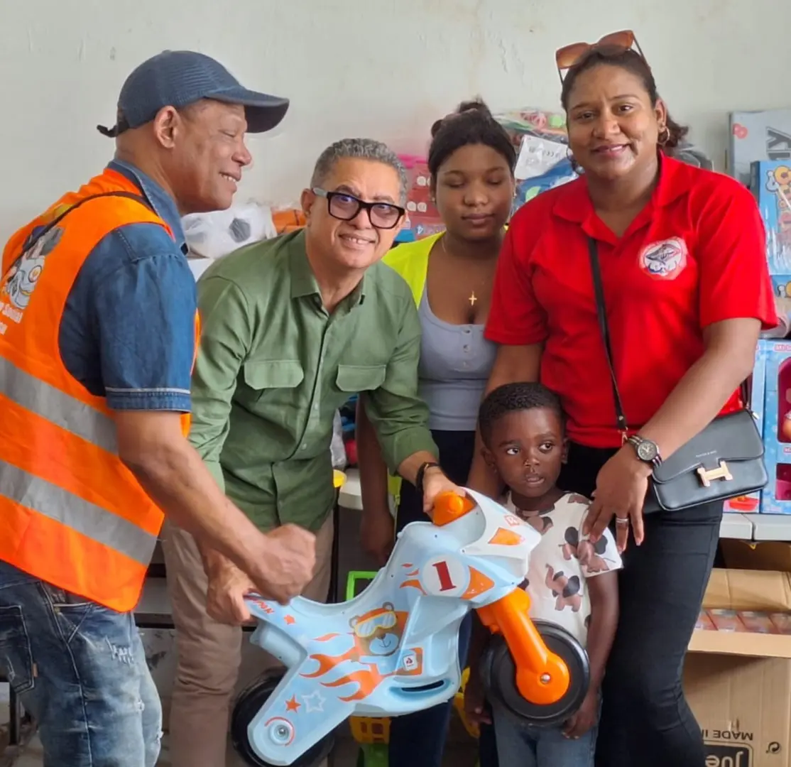 Kennedy Vargas y la Federación Dominicana de Jiujitsu entregan juguetes a niños de Jimaní, Los Bateyes y Mella