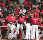 Jugadores de los Leones del Escogido celebran su coronación 18