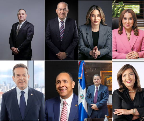 Funcionarios en el tren gubernamental