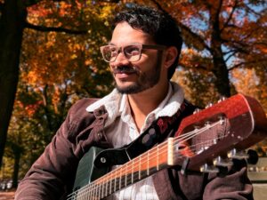 Guitarrista Luis McDougal