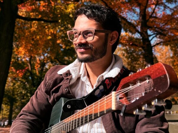 Guitarrista Luis McDougal