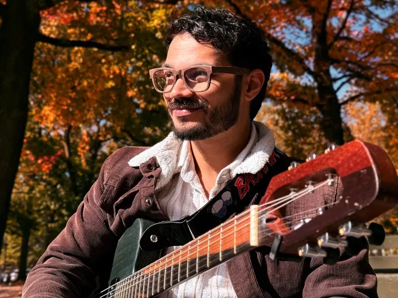 Guitarrista Luis McDougal