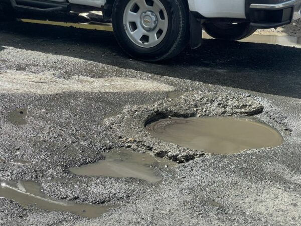 En la Cicunvalación de Los Ríos trabajos han quedado a “medio talle”, creando dificultades a usuarios.