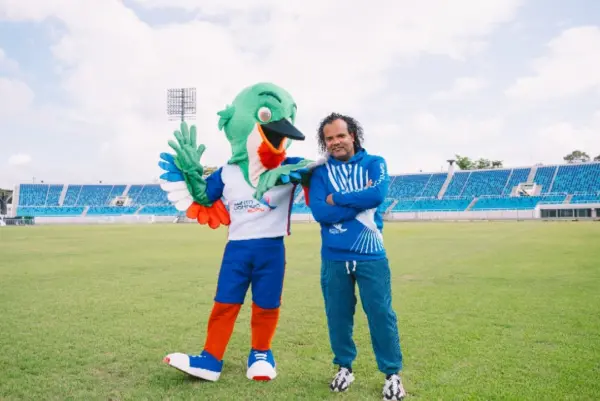 Alberto Zayas junto a Colí