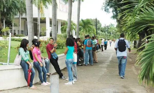 Jóvenes dominicanos