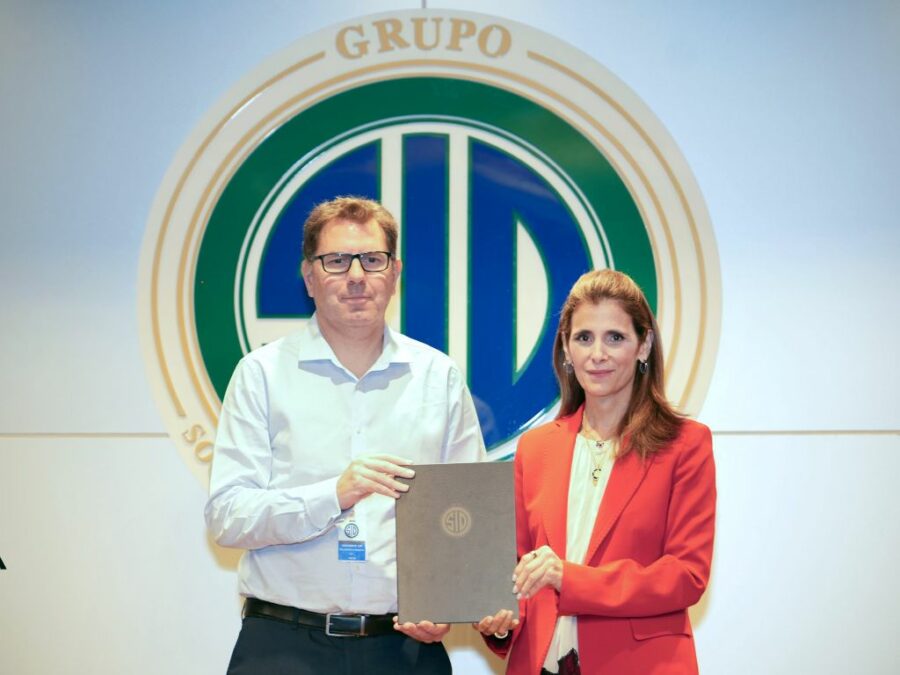 Firma de acuerdo Ligia Boneti y Hugo Domínguez