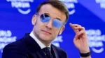 Macron no se quitó las gafas en ningún momento.