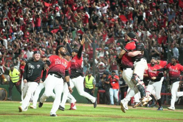 Michael de la Cruz-Escogido campeón 1