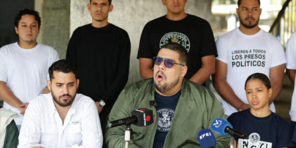 Miguelángel Suárez, presidente de la Federación de Centros Universitarios (FCU) de la Universidad Central de Venezuela, habla durante una rueda de prensa