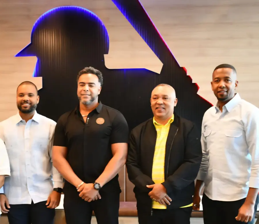 Desde la izquierda, Miguel Matos, Nelson Cruz, Juan Núñez y Henry González