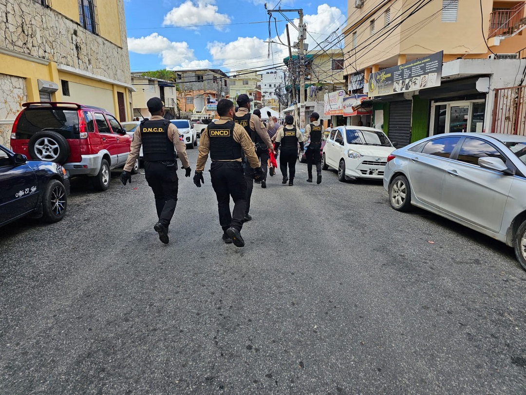 DNCD interviene Manganagua y arresta 13 personas por microtráfico de drogas