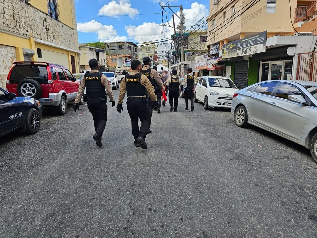 DNCD interviene Manganagua y arresta 13 personas por microtráfico de drogas
