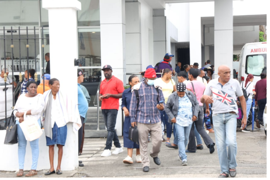 Pacientes saliendo del oncológico