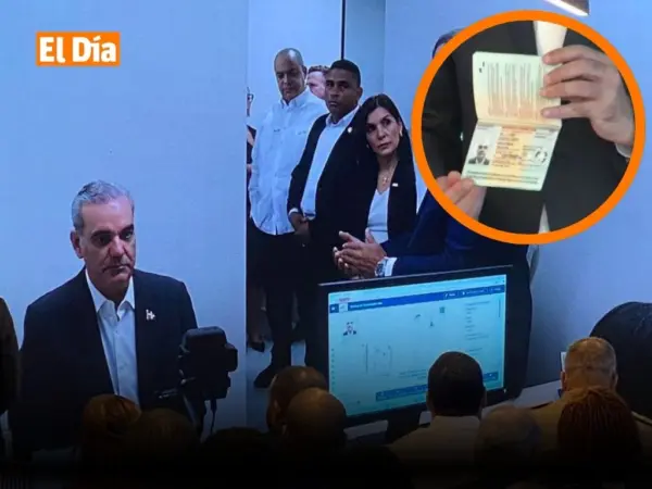 Primer pasaporte electrónico de Abinader. Fuente externa.