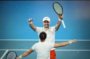 Polonia-Los polacos Katarzyna Kawa y Jan Zielinski celebran