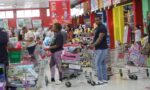 Las compras por el 	Día de Reyes continuaron marcando el consumo tradicional de los hogares dominicanos.  elieser tapia