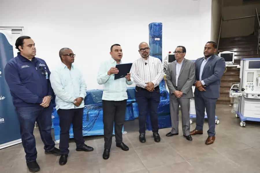 SNS entrega equipos al Hospital Darío Contreras