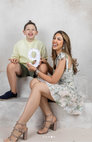 Sharmin Díaz con su hijo