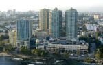 Torres en el malecón de Santo Domingo
