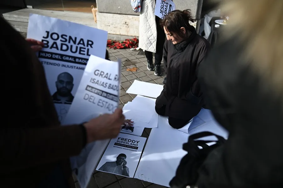 Acción del Comando con Vzla España en Madrid para exigir la «libertad para todos los presos políticos» de Venezuela. 