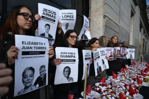 Acción del demominado Comando con Vzla España para exigir la "libertad para todos los presos políticos" de Venezuela, incluyendo "al menos 20 ciudadanos españoles", el pasado mes de diciembre.