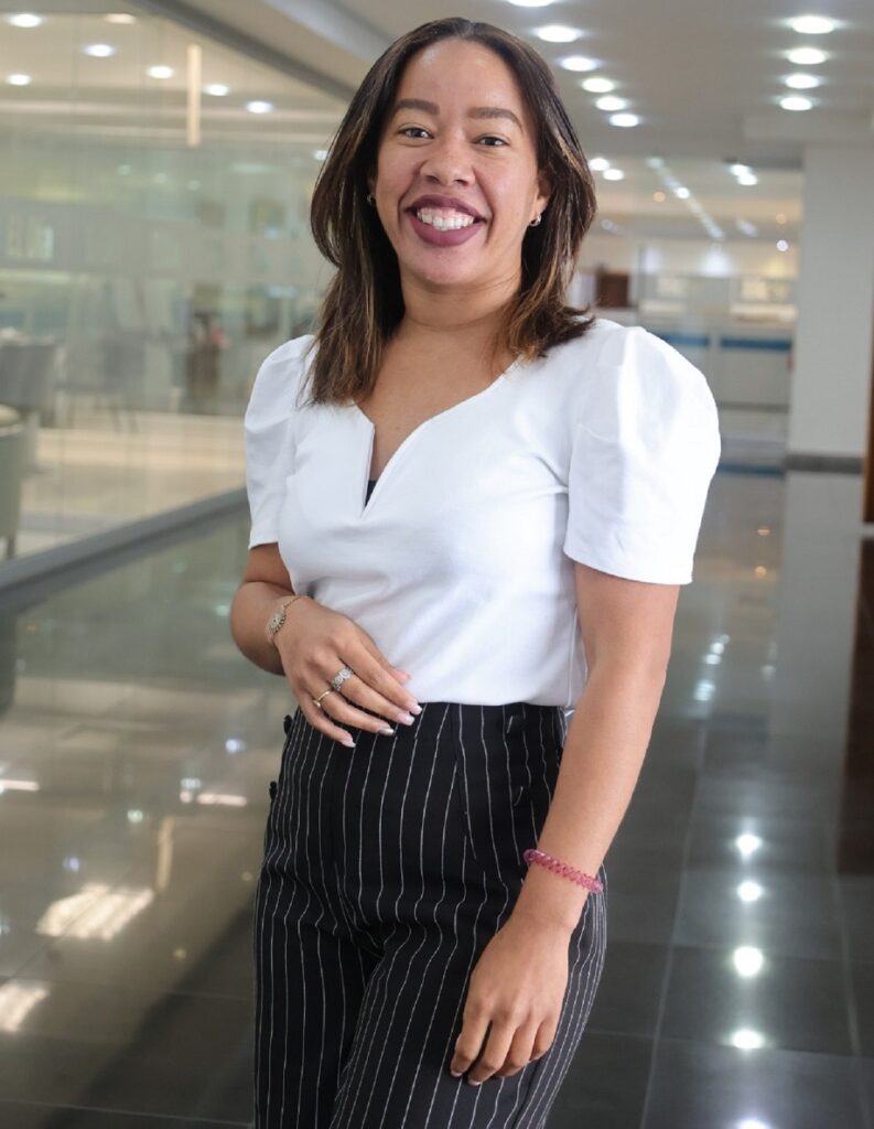 Yamel Elizabeth Javier-joven