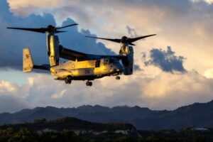 Un Osprey MV-22B del Cuerpo de Marines de EE.UU. se aproxima para aterrizar en el Aeropuerto Internacional Mercedita, Puerto Rico, el 18 de diciembre de 2025. Estados Unidos desplegó más de 150 aeronaves de ala giratoria, ala fija y no tripuladas en la operación que extrajo a Maduro de Venezuela.