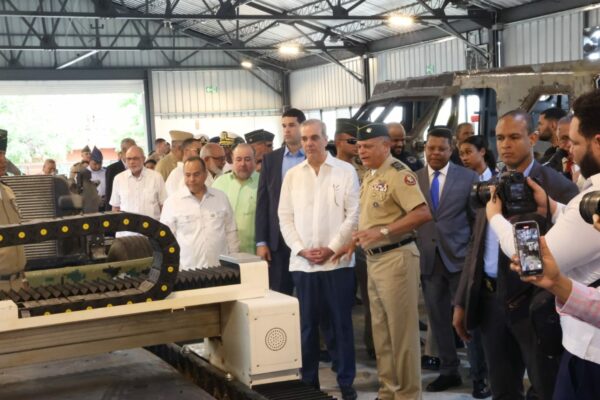 abinader-vehiculo blindado