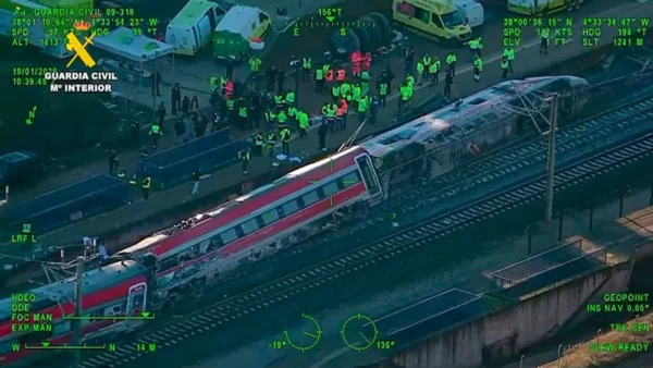 Vista aérea del accidente de trenes cerca de Adamuz (Córdoba) este lunes.