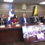 EN VIVO | Presidente Luis Abinader recibe la nueva cédula de identidad