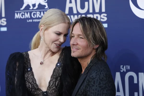 Fotografía de archivo de la actriz australiana Nicole Kidman (i) y su exesposo, el cantautor australiano Keith Urban (d).