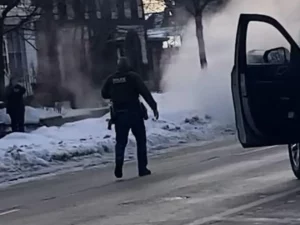 Video grabado por agente del ICE revela nuevos detalles de disparos a mujer en Mineápolis