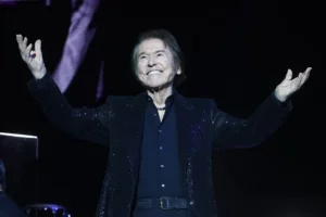 El cantante Raphael en una imagen de archivo el pasado mes de diciembre durante una actuación.