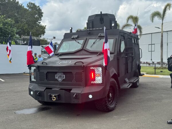 furia-vehiculos blindados de la policia
