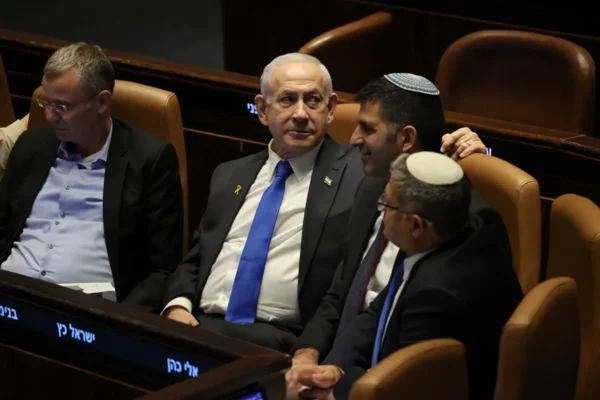 El primer ministro israelí, Benjamín Netanyahu (2-i).