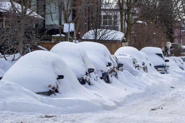 Toronto, la mayor ciudad canadiense, paralizada por la caída de 60 centímetros de nieve