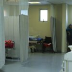 Sociedad de Emergenciología denuncia autoridades utilizan "alegremente" salas emergencias para obtener certificaciones de apresados