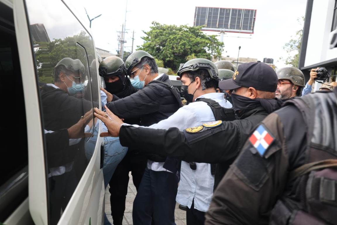 En minutos, juez revisa coerción a Santiago Hazim por caso SeNaSa