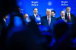 El presidente de Estados Unidos, Donald Trump, asiste a la reunión de la "Junta de la Paz" en Davos.