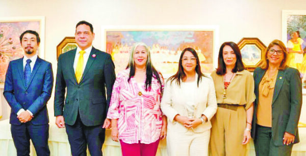 Directivos de Cultura durante  la rueda de prensa.