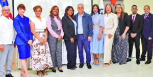 Directivos de la universidad en el acto.