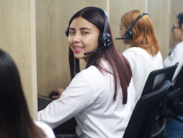 Las llamadas se reciben por las líneas *462, 3-11 y 700.