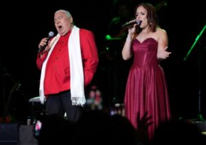 El artista Danny Rivera junto a su compatriota, la puertorriqueña Mónica Plácido. fuente externa