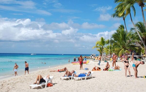 La llegada de pasajeros no residentes alcanzó  8,860 millones.