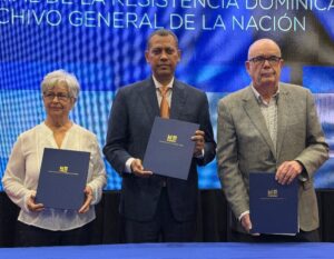 Noris González Mirabal, Guido Gómez Mazara y Roberto Cassá.