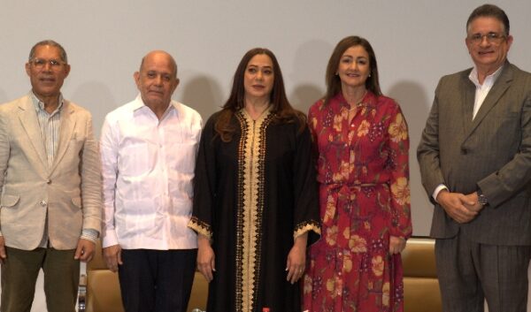 Amable López Meléndez, Federico Fondeur, Julia Castillo, Nancy Tavárez  y Fernando Báez.